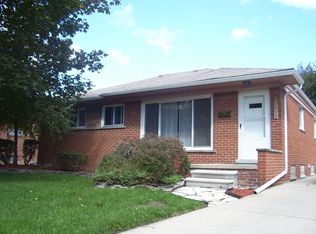21613 Lakebreeze St, Saint Clair Shores, MI