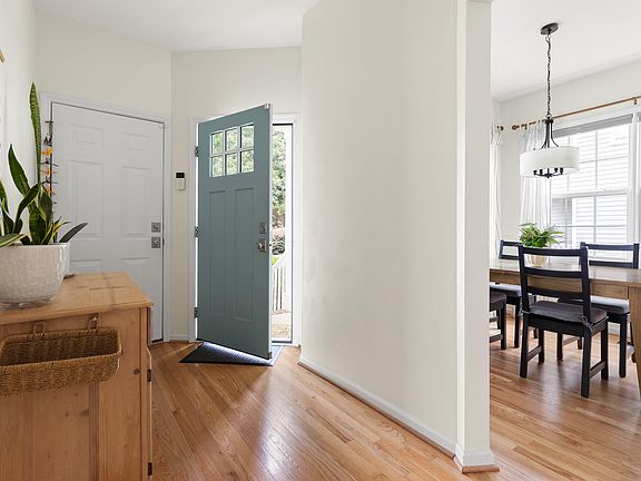 4th image of 117 Christine Ct