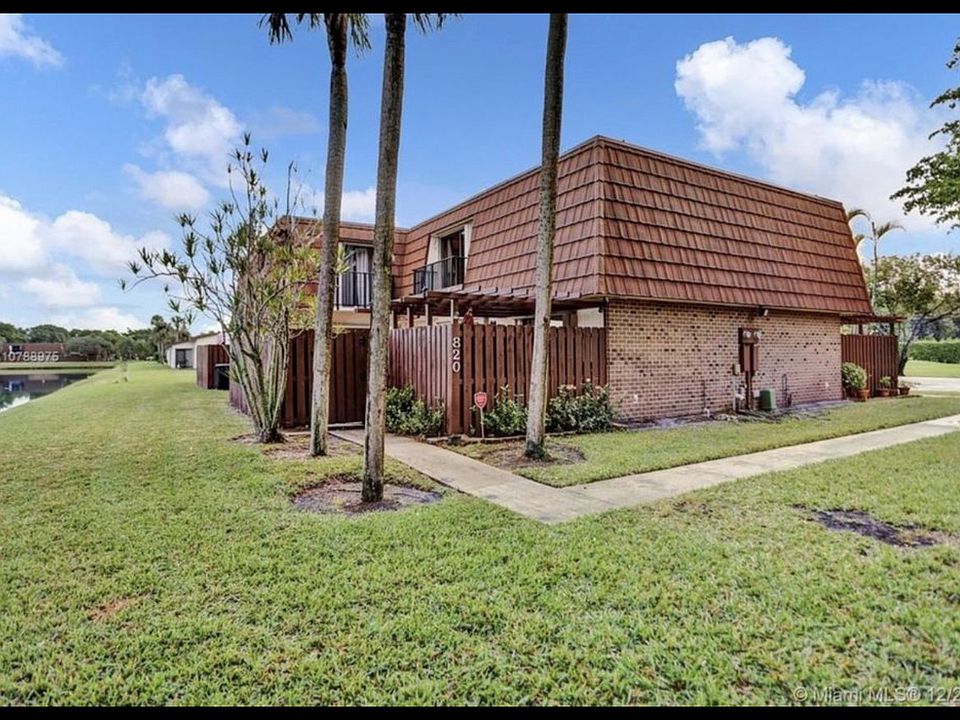 1st image of 820 SW 120th Way