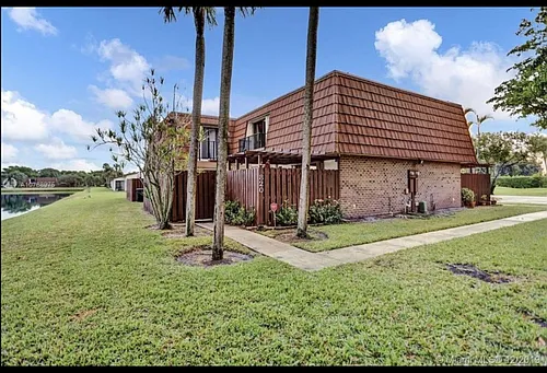 820 SW 120th Way Photo 1