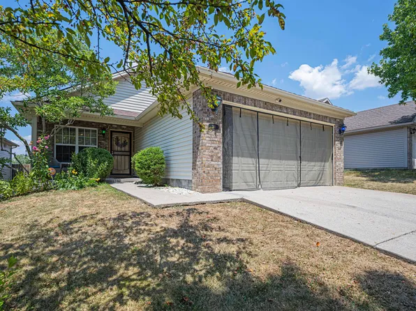 241 Black Water Ln, Lexington, KY 40511