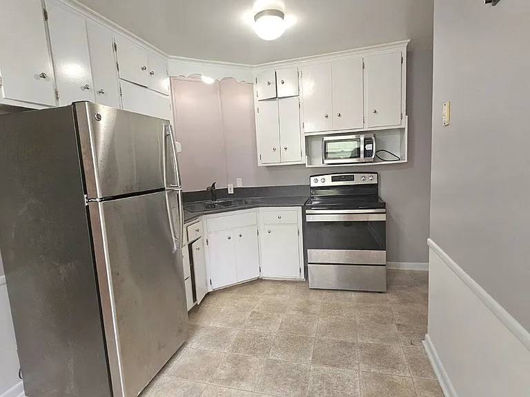 3 bed, 2.0 bath, 1225 sqft, $2,095 — Photo 3