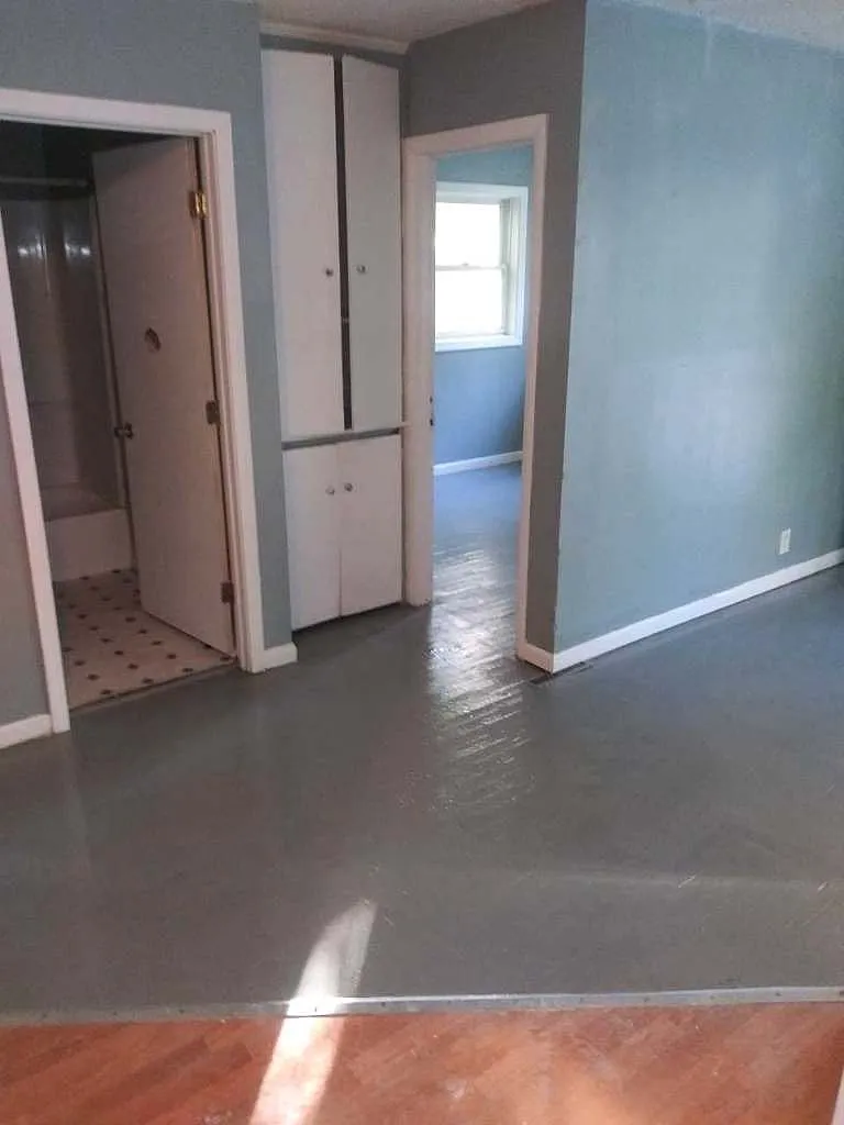 4 bed, 1.5 bath, 1003 sqft, $985 — Photo 1