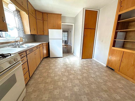 3rd image of 2905 7th St