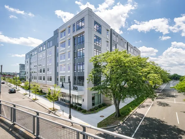 180 Telford St Unit 211, Brighton, MA 02135