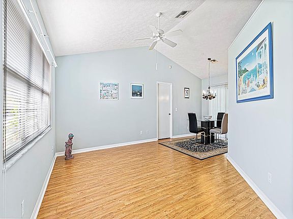 4th image of 4835 48th Ave