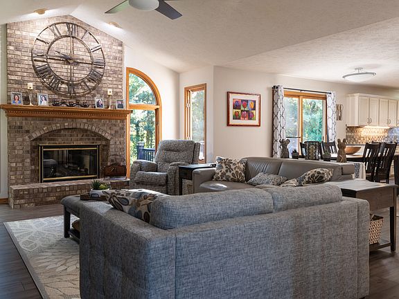 4th image of 319 Blue Isle Dr