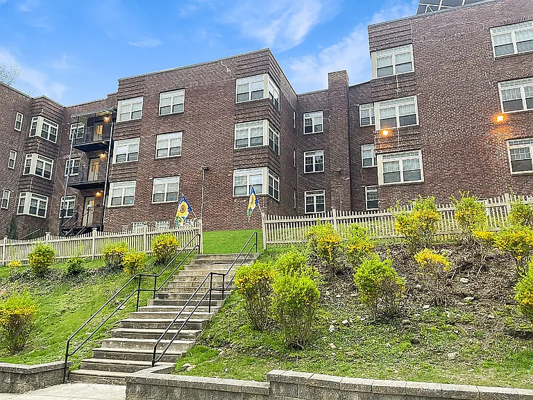 Sedgwick Gardens — Photo 11