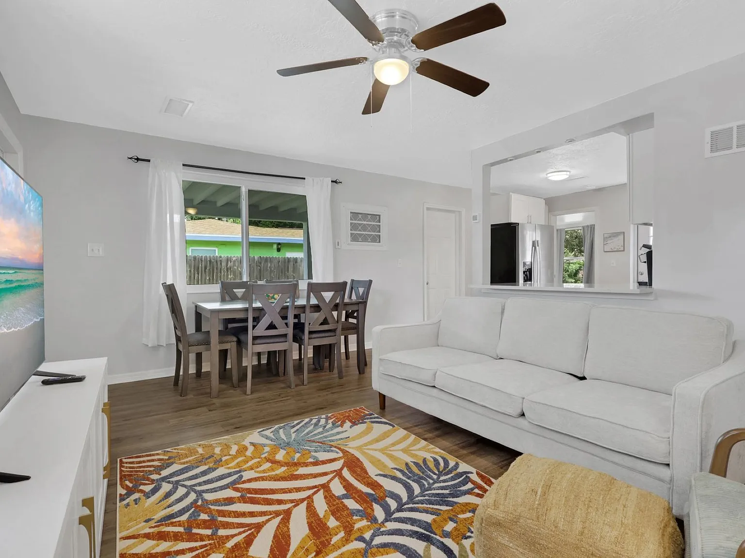 3 bed, 1150 sqft, $3,500 — Photo 2