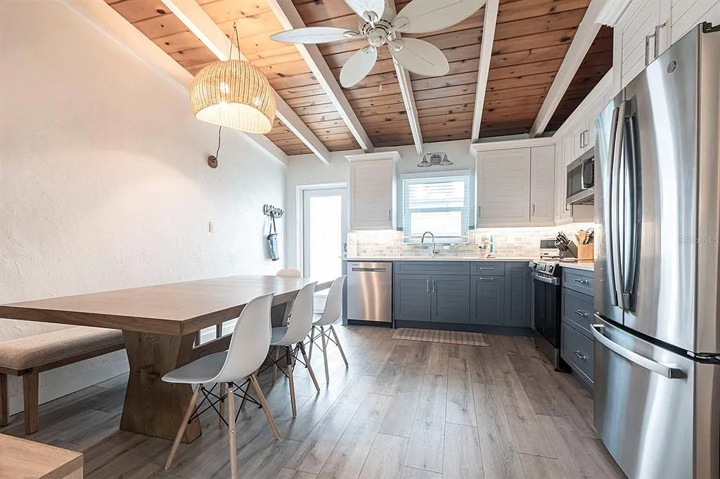 2 bed, 1.5 bath, 840 sqft, $5,370 — Photo 4