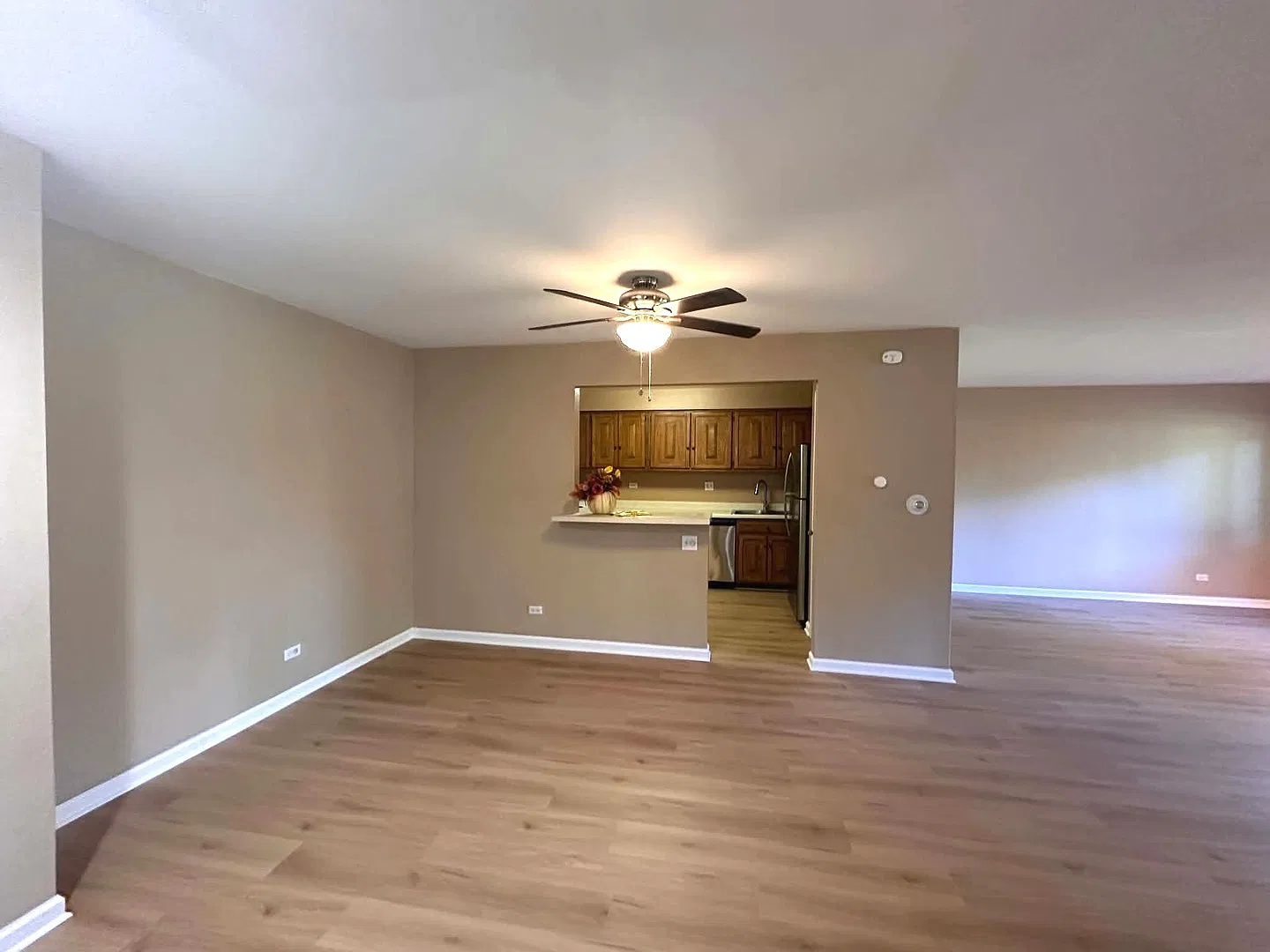 2 bed, 1200 sqft, $2,100 — Photo 4