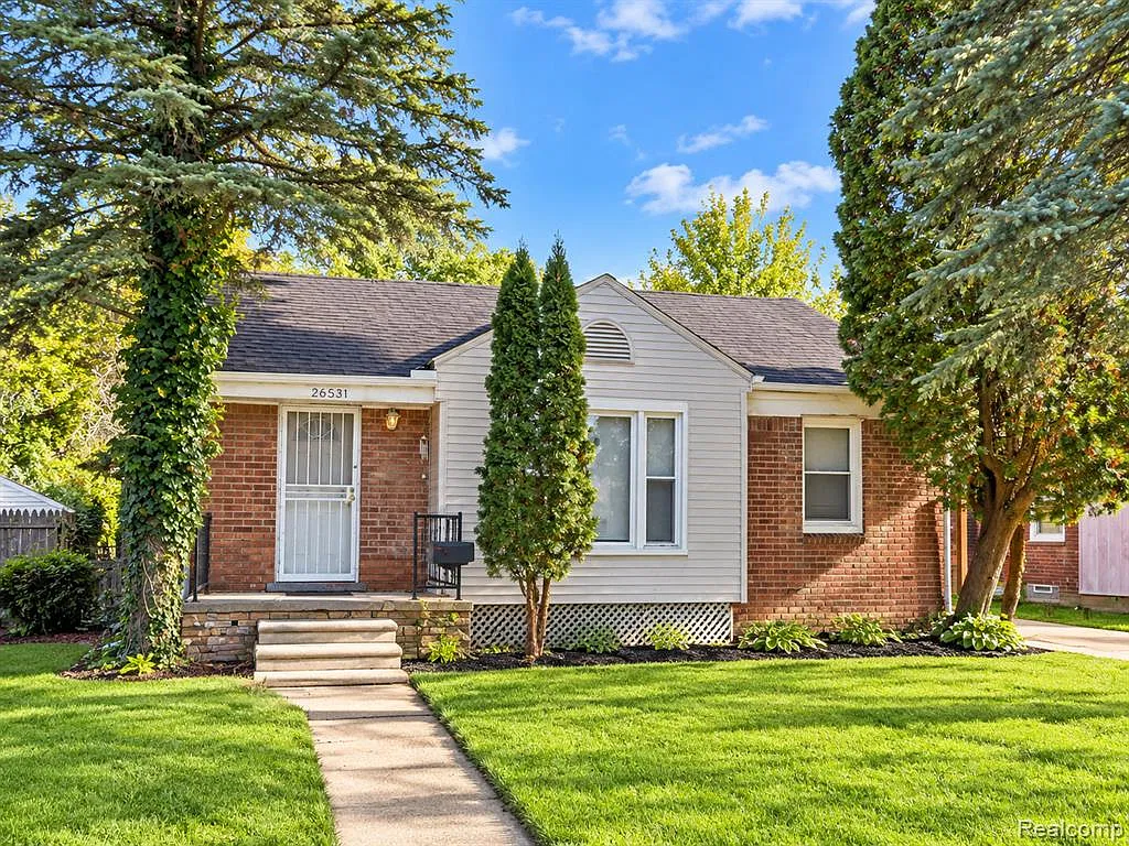 3 bed, 1.5 bath, 1531 sqft, $1,750 — Photo 2