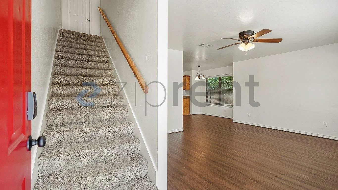 3 bed, 1350 sqft, $1,350 — Photo 4