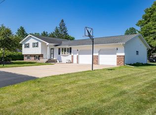 811 3rd St, Plover, WI 54467