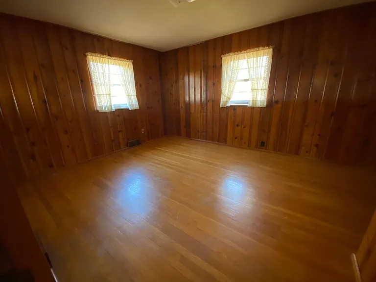 371 Adrian Dr — Photo 5