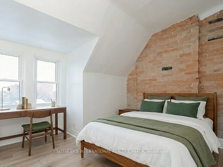 15 Indian Road Cres #UPPER — Photo 6