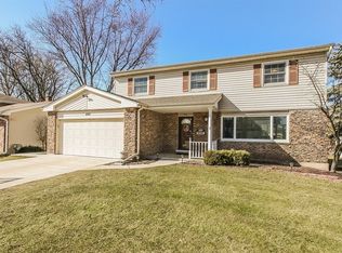 444 S Oak Glen Dr, Bartlett, IL 60103
