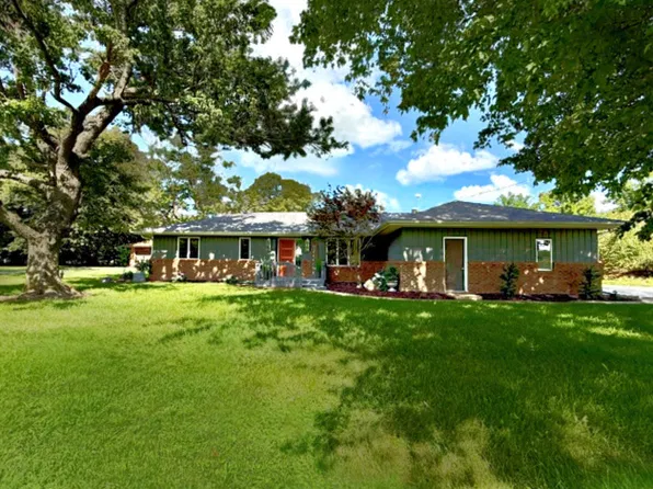 1108 Pearl Dr, Mahomet, IL 61853