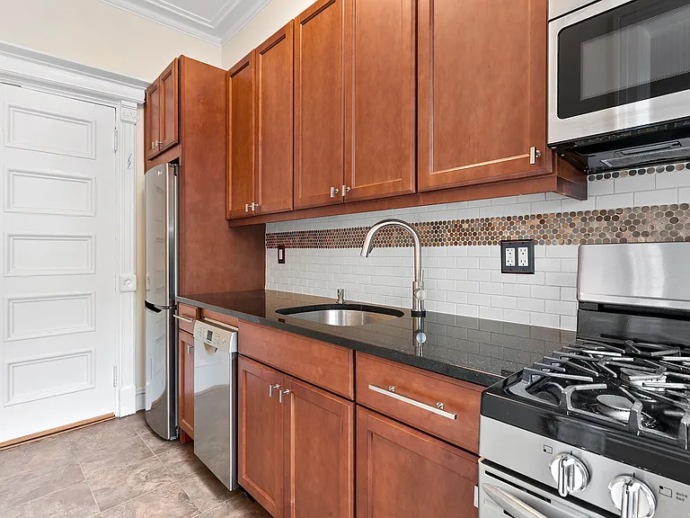 256 Hancock St #3 — Photo 2