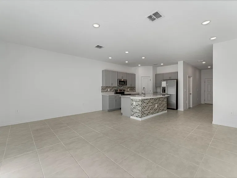 1281 Axel Graeson Ave — Photo 2