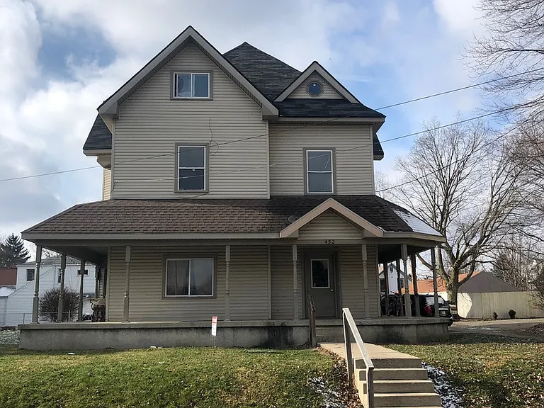 452 S Main St — Photo 2