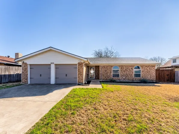 809 Ridgecrest Dr, Saginaw, TX 76179