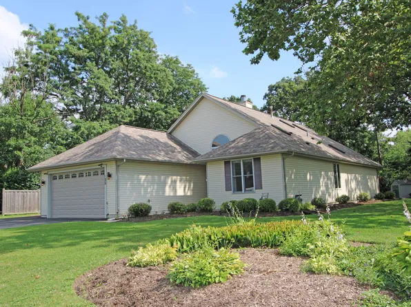 135 Miller Rd, Lake Zurich, IL 60047