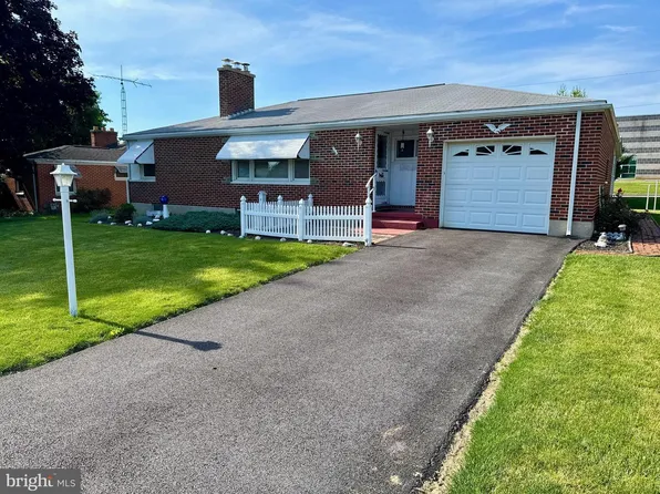111 Haybrook Dr, York, PA 17406