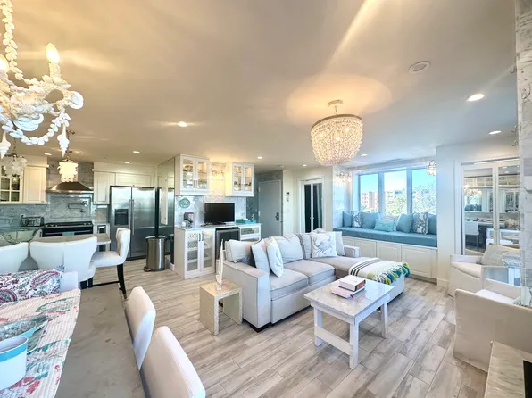 312 America, Newport, RI 02840