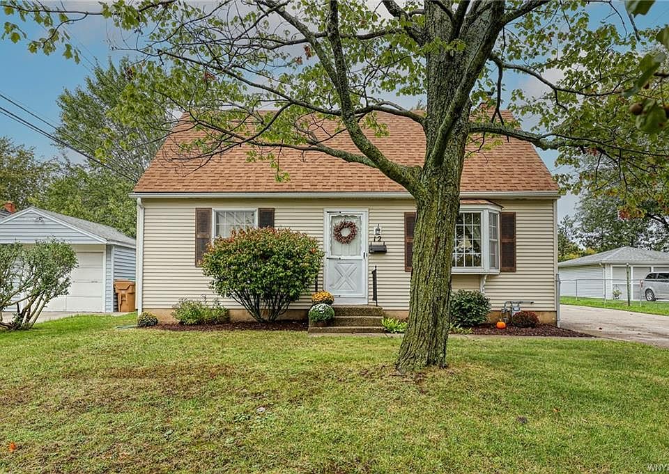 1st image of 12 Woodcrest Ct