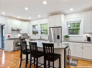 70 Abbottsford Rd #2, Brookline, MA 02446