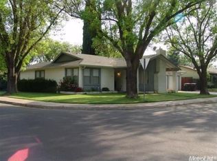 1916 Rossmoor Way, Modesto, CA 95355