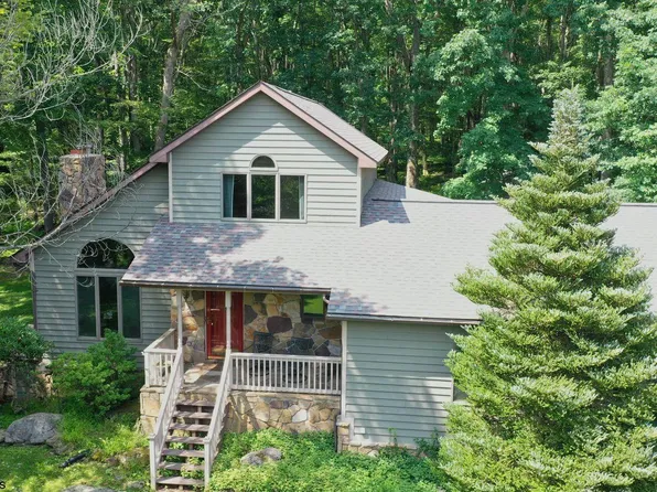 17 Goldfinch Ln, Terra Alta, WV 26764