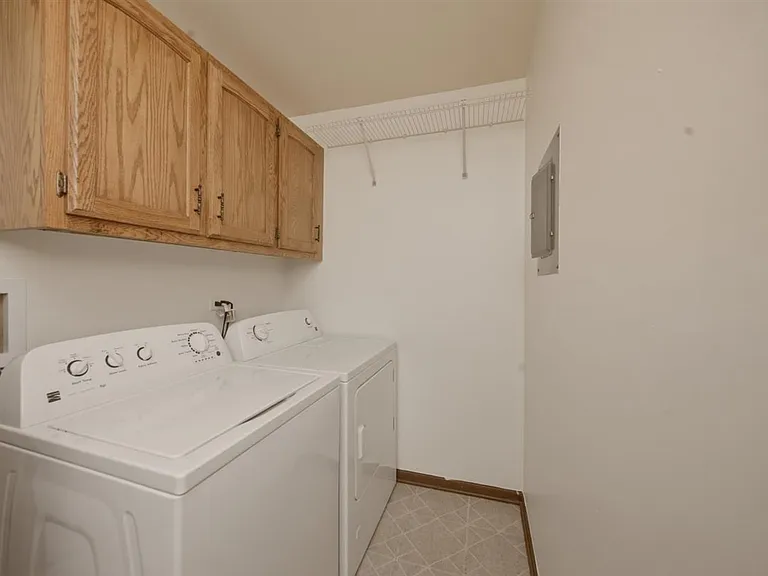 1671 Grosvenor Cir #C — Photo 18