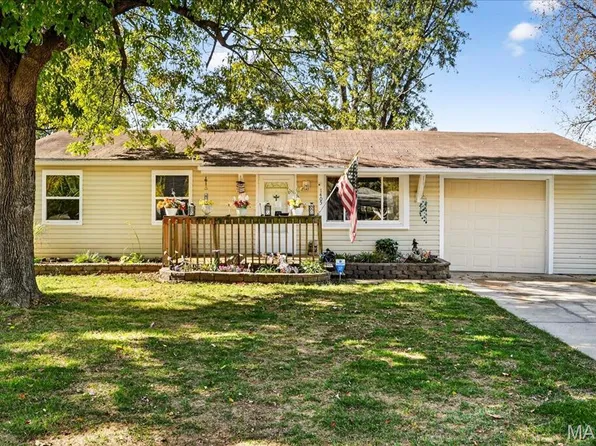 1405 De Porres Ln, Saint Charles, MO 63304