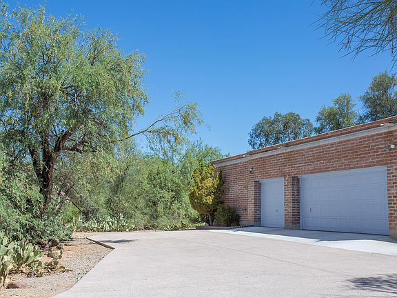 5th image of 6890 N Casas Adobes Dr