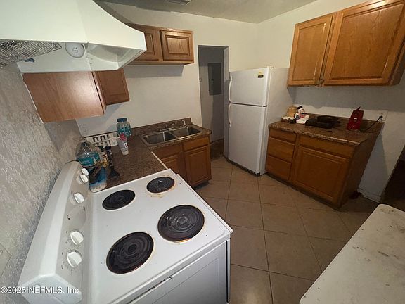 5th image of 10360 PINEHURST Drive