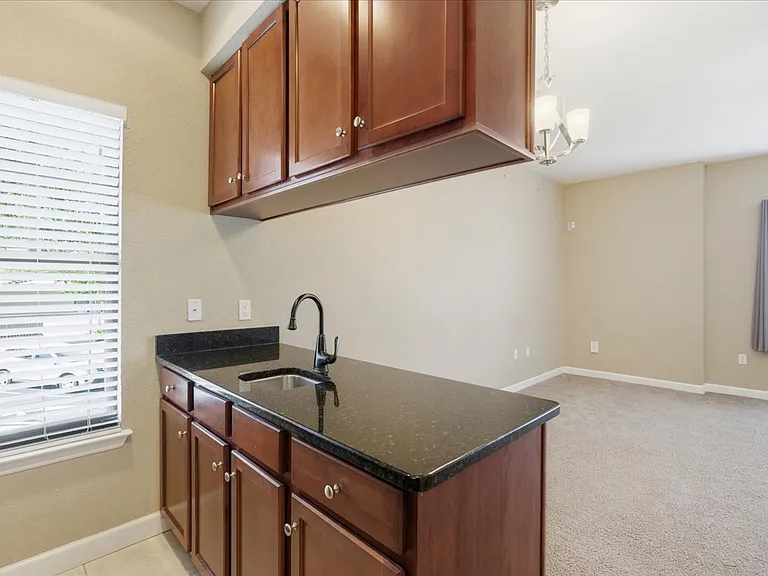 290 Westlawn Dr — Photo 9