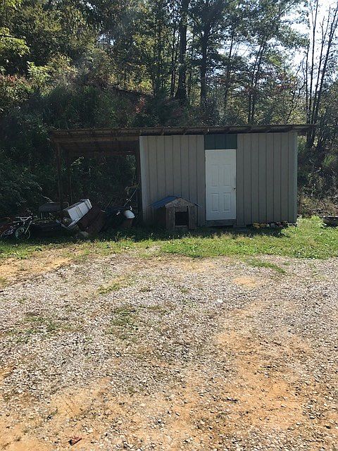 2nd image of 483 Collins Branch Rd