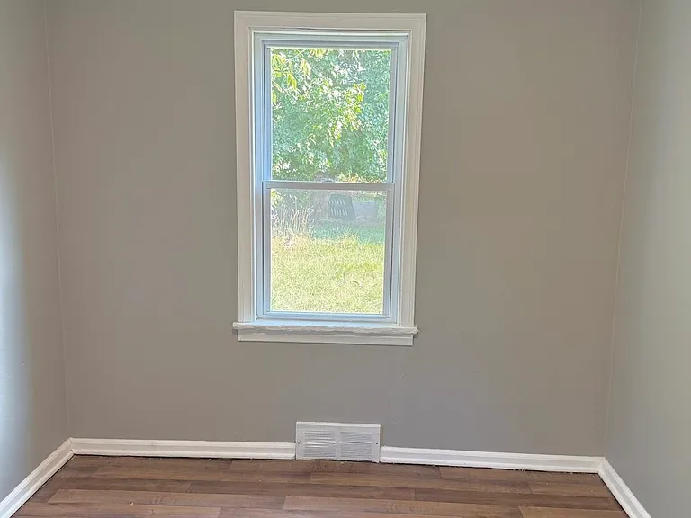 3153 W Mott Ave — Photo 6