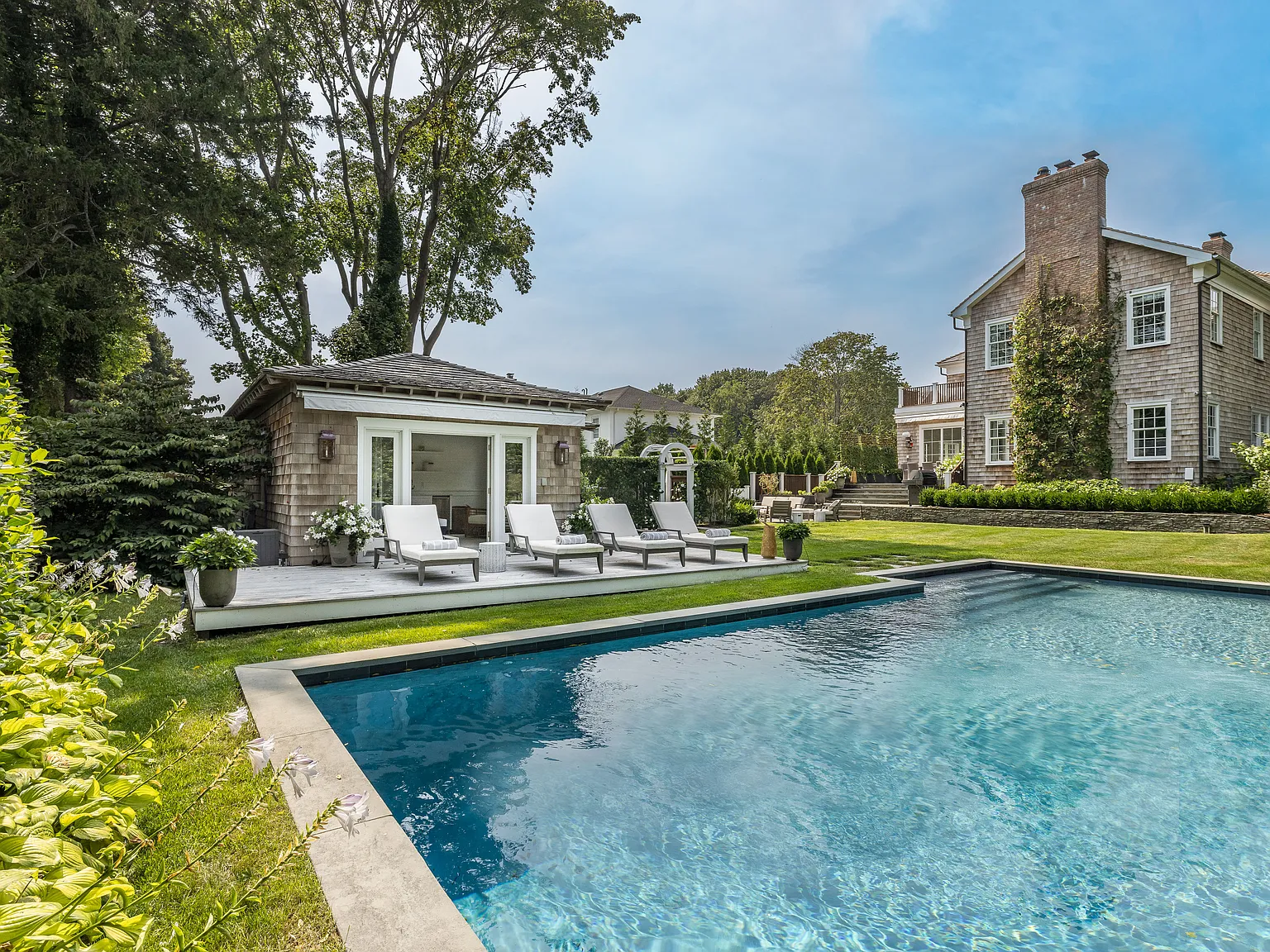 Southampton Village Estate with Pool, Steps to Main St — Photo 1