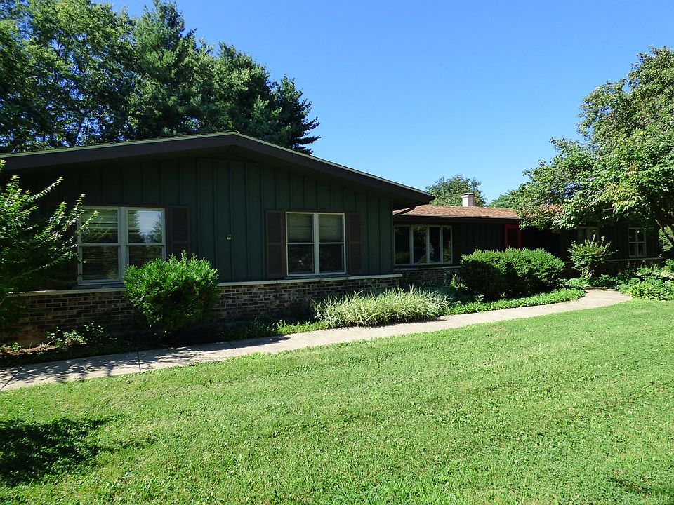 1st image of 42W310 Foxfield Dr