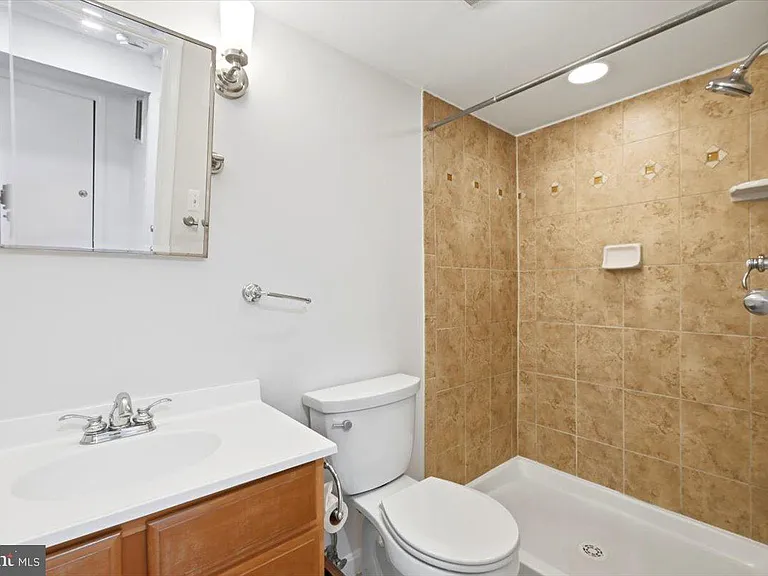 1008 Bashford Ln — Photo 31