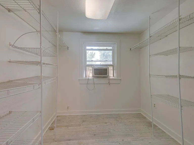 310 4th Ave — Photo 21