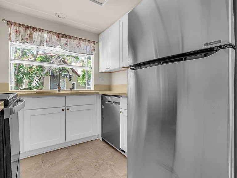 89 Stanford Ct — Photo 9