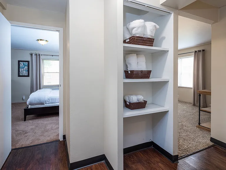 Rugby Square Apartments — Photo 12