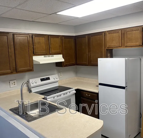 563 Washington Ave #1E — Photo 1