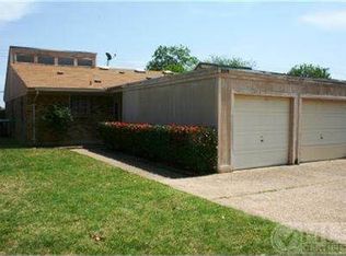 205 Yorkshire Ct, Euless, TX 76040