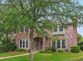 2212 Racquet Club Ct, Arlington, TX 76017