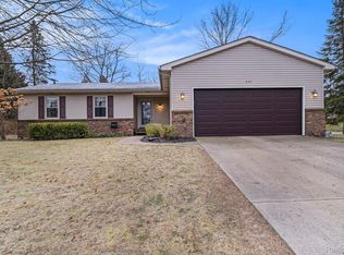 237 Buckhorn Dr, Lake Orion, MI